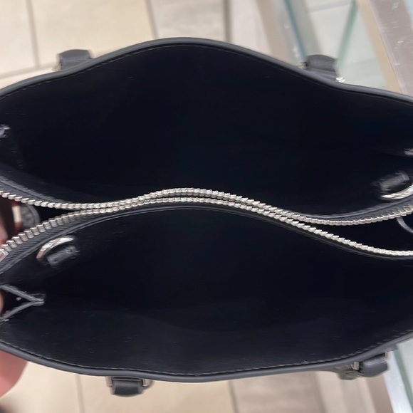 MICHAEL KORS
Sheila Small Faux Saffiano Leather Satchel
Black/Silver  
NWT - Picture 9 of 16